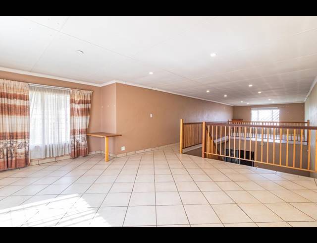 4 BEDROOM HOUSE FOR SALE IN VAN RIEBEECK PARK